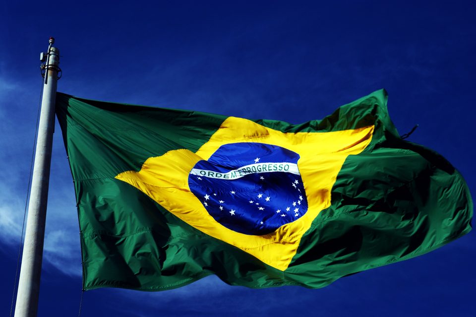Bandeira do Brasil tremulando